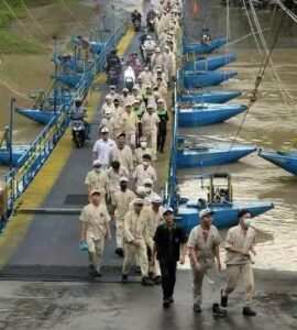 Jembatan Perahu Haji Endang Terancam Dibongkar, Warga Pasang Badan: “Bilang Aja Iri Sama Rejeki Orang”