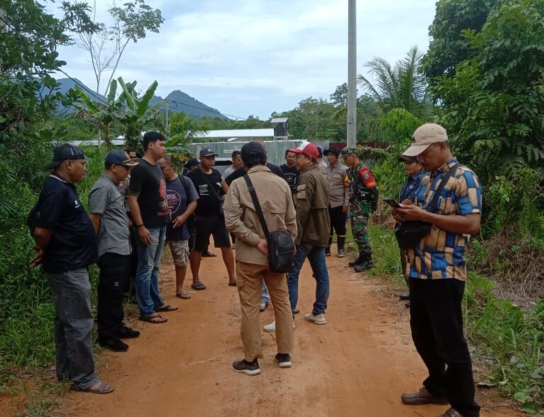 Ketua Komisi II DPRD Singkawang Harry S.W. Sugeng Sidak Peternakan Babi di Pangmilang, Usut Dugaan Pencemaran Limbah