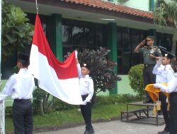 Dandim 0614/Cirebon Jadi Pembina Upacara Bendera di SMPN 6 Kota Cirebon