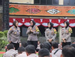 Kapolresta Cirebon Beri Arahan Kepada Bhabinkamtibmas: Perkuat Peran Dalam Menjaga Kamtibmas di Desa