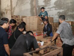 Ditreskrimsus Polda Kalbar Lakukan Olah TKP di Gudang Oli Ilegal  Diduga Palsu di Kubu Raya