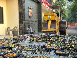 Selamatkan Generasi Muda, Polresta Cirebon Musnahkan Miras Hasil Operasi Gabungan