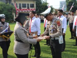 Kapolresta Cirebon Pimpin Apel Jam Pimpinan dan Pemberian Penghargaan Kepada Personel