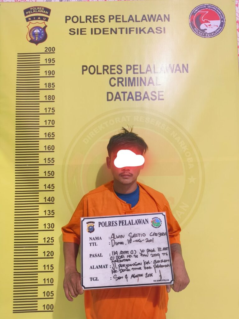 Satresnarkoba Pelalawan Tangkap Pria Muda, Bawa Tas Berisi Sabu