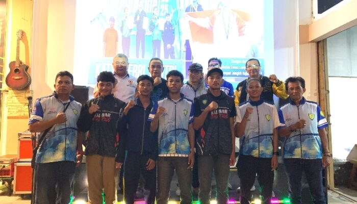 PASI Kota Pontianak Serahkan Dana Pembinaan dan Lepas Atlet ke Kejurnas 2025