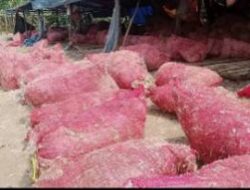 Warga Desa Wargabinangun Bermusyawarah di Musholla Menolak Adanya Usaha Pengolahan Bulu Ayam