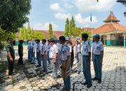 Surasno Berikan Pelatihan Tata Upacara Sekolah untuk Mendidik Siswa