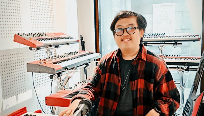 Di Balik Tuts Piano, Gavriel Sangkakala Menenun Mimpi Musik Anak Indonesia