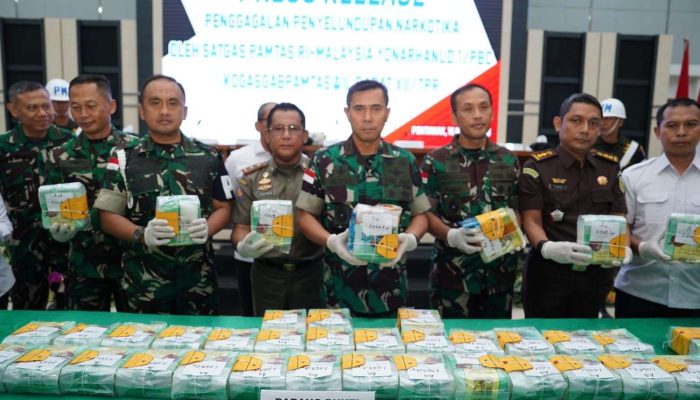 Gagalkan Penyelundupan 55,2 Kg Sabu di Perbatasan, Pangdam XII/Tpr Pimpin Press Release