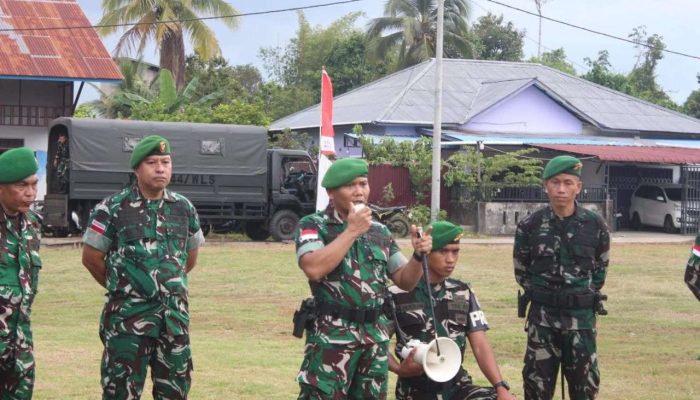 Dandim 1206/Putussibau Berikan Arahan kepada Personel Yonif TP 927/Uncak Kapuas Usai Upacara Penyambutan