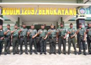 Dandim 1209/Bengkayang Pimpin Upacara Kenaikan Pangkat dan Wisuda Purna Tugas Prajurit