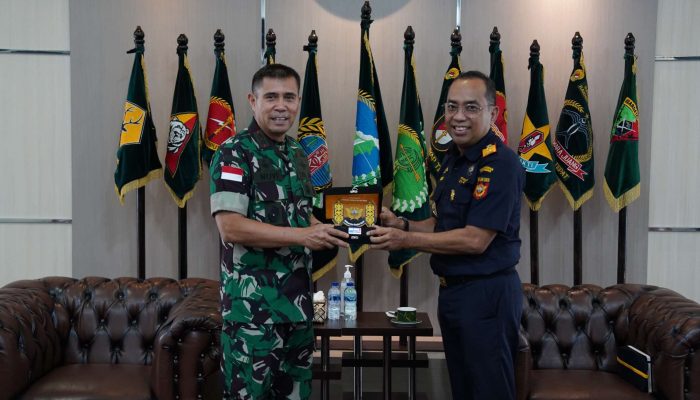 Pangdam XII/Tpr Terima Kunjungan Kepala Bea Cukai Kalbagbar