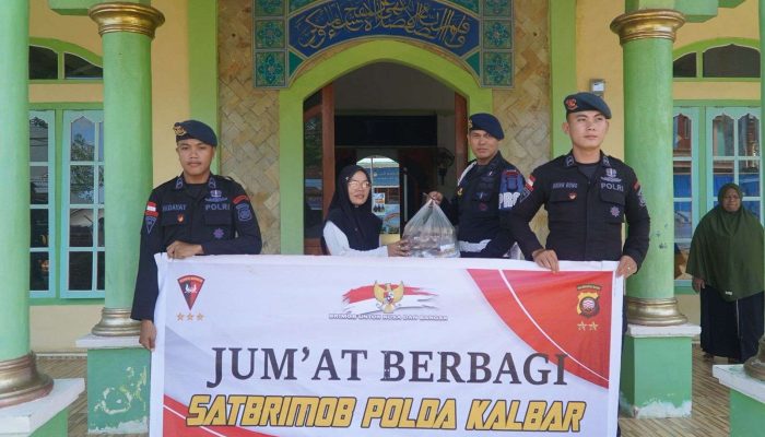 Satbrimob Polda Kalbar Konsisten Gelar Jum’at Berbagi, Pererat Kedekatan dengan Masyarakat