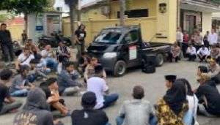 Dialog Terbuka di Aspal, Kapolres Bulukumba Redam Aksi Unjuk Rasa