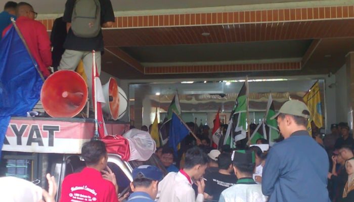 Mahasiswa Se-Kabupaten Bekasi Demo di Pemda, Tuntut Transparansi Anggaran