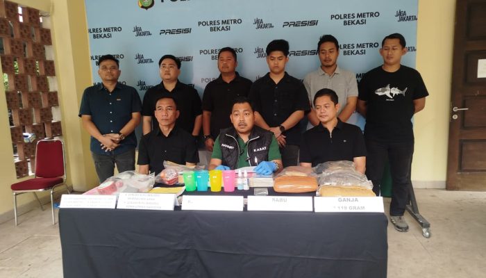 Satuan Reserse Narkoba Polres Metro Bekasi kembali mengungkap kasus penyalahgunaan dan peredaran narkotika jenis sabu dan ganja di wilayah Kecamatan Tambun Utara