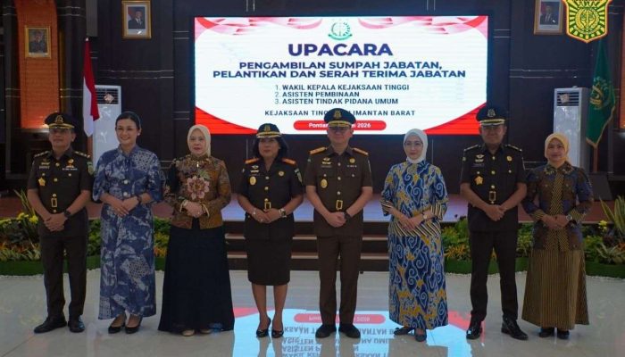 Kajati Kalbar Tegaskan Profesionalisme Saat Lantik Pejabat Baru