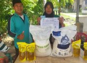 Pemdes Tanjung Baru Salurkan Bantuan Pangan, 164 KPM Terima Beras dan Minyak Goreng
