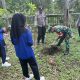 Penghijauan Monumen Trisula, TNI-Polri Bersama SMKN 1 Bakung Wujudkan Kepedulian Lingkungan
